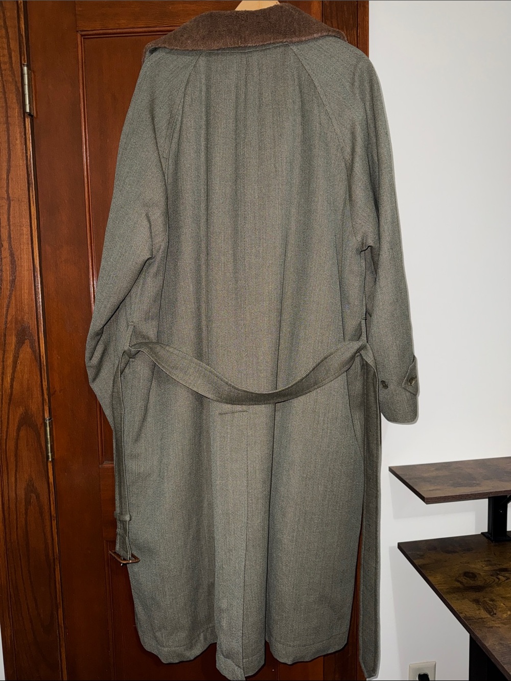 Men's Long Trench Coat with Brown Shearling Lining - Bullock & Jones - Picture 4 of 7